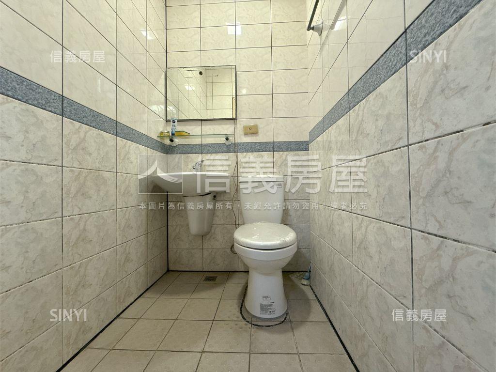 河堤正路公園首排金店房屋室內格局與周邊環境