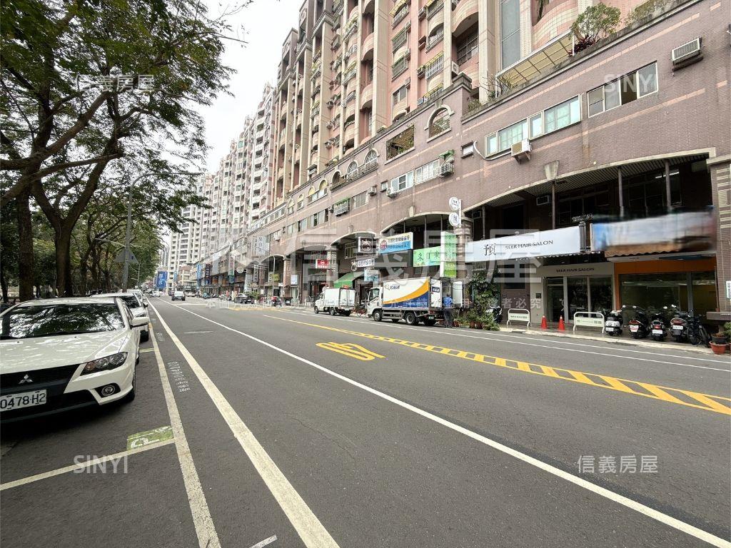 河堤正路公園首排金店房屋室內格局與周邊環境