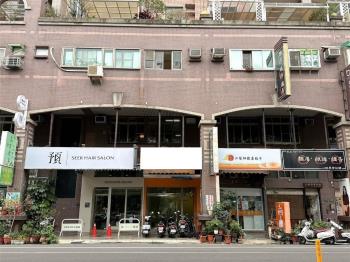 河堤正路公園首排金店