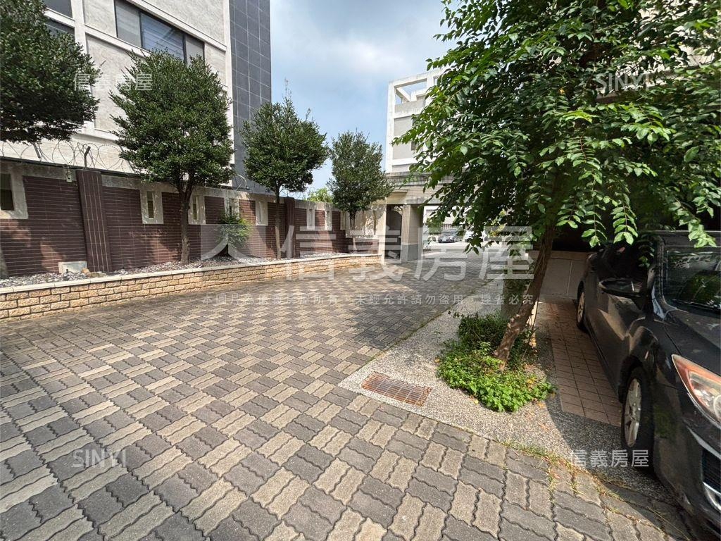 新光田☆臨路別墅可停雙車房屋室內格局與周邊環境