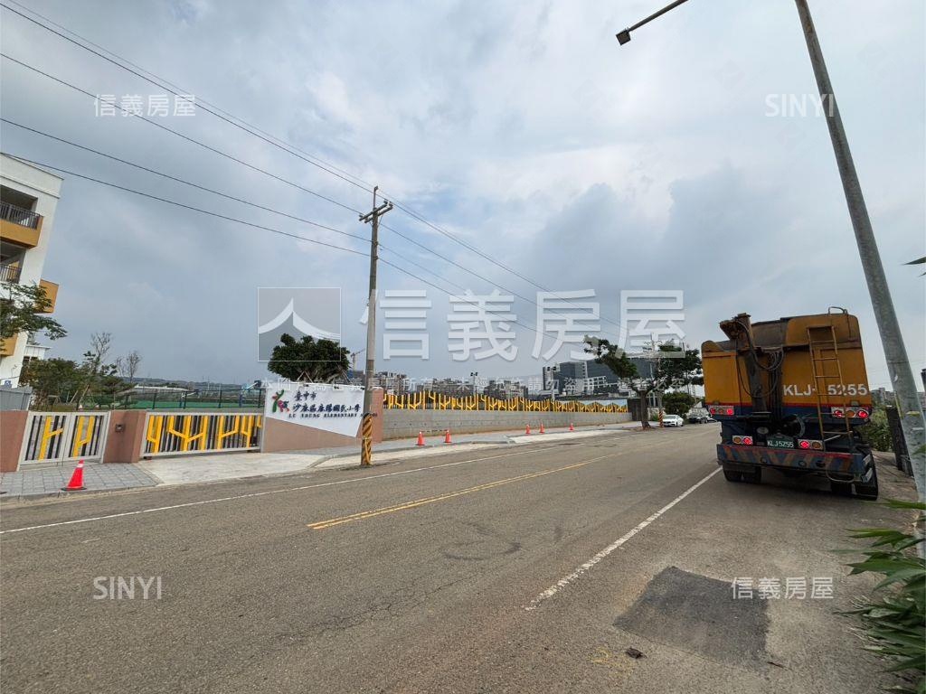 新光田☆臨路別墅可停雙車房屋室內格局與周邊環境