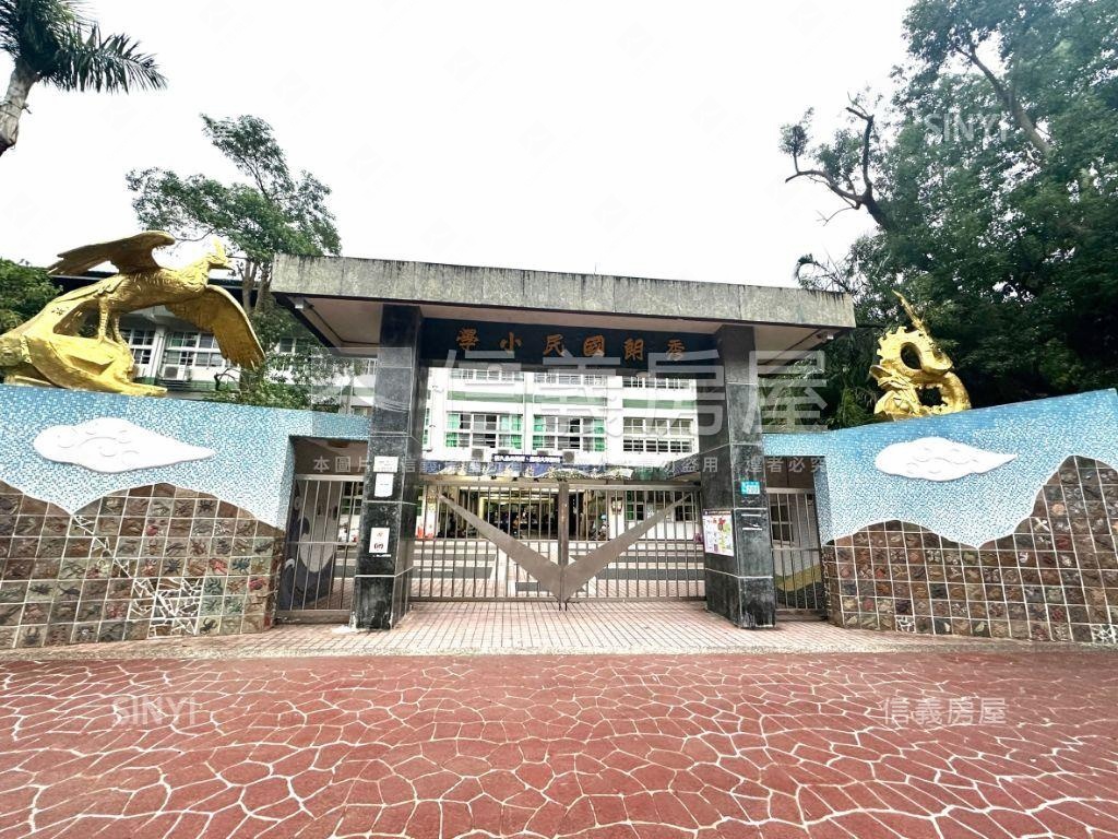 秀朗國小一樓大空間房屋室內格局與周邊環境