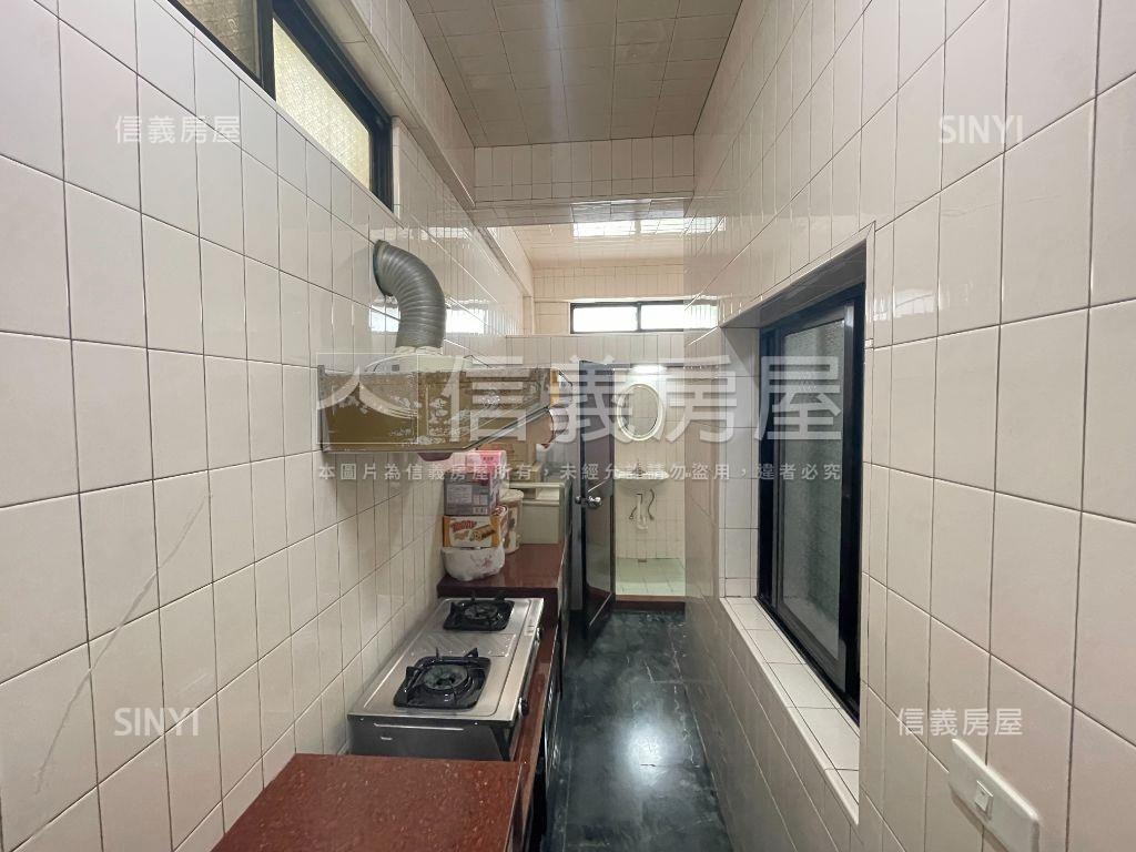 近衛武營邊間透天房屋室內格局與周邊環境