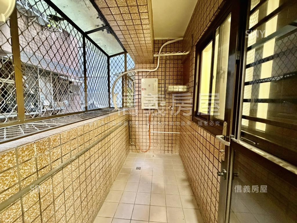 鄰近公園電梯採光三房車位房屋室內格局與周邊環境