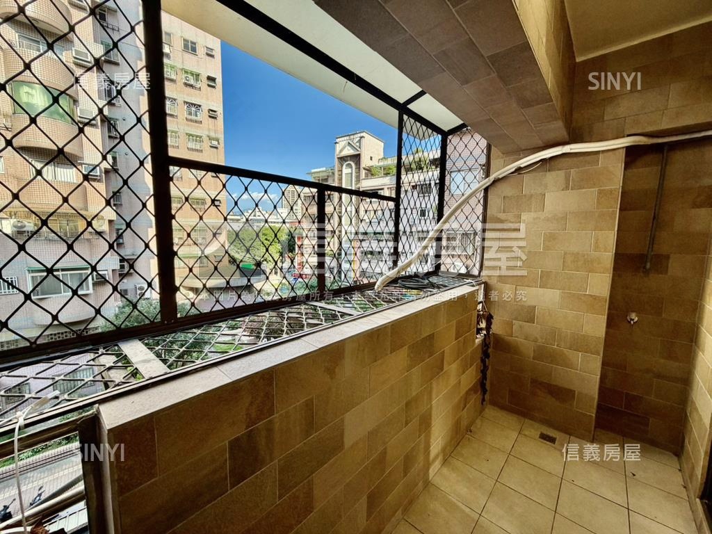 鄰近公園電梯採光三房車位房屋室內格局與周邊環境