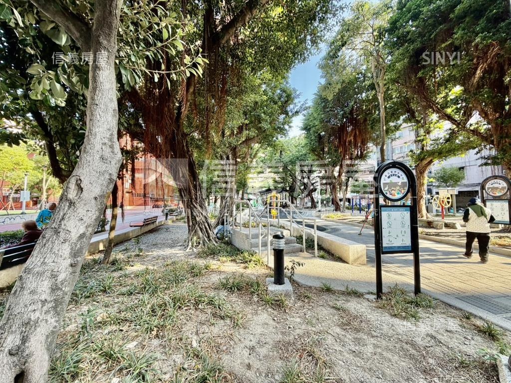 鄰近公園電梯採光三房車位房屋室內格局與周邊環境