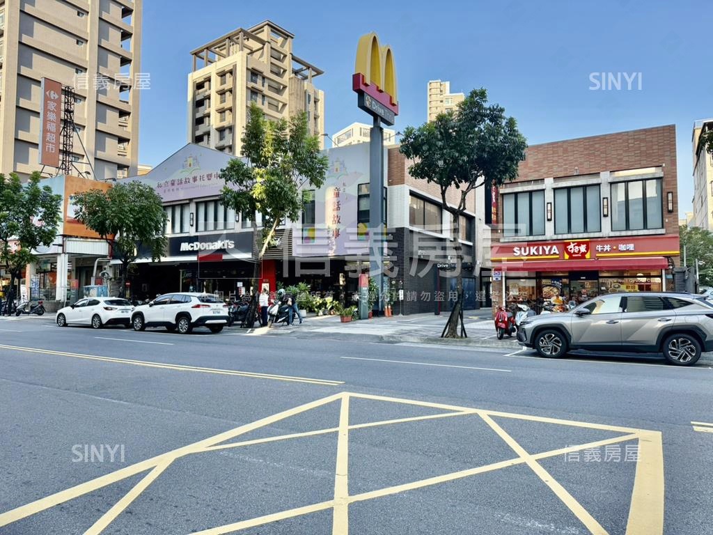 鄰近公園電梯採光三房車位房屋室內格局與周邊環境