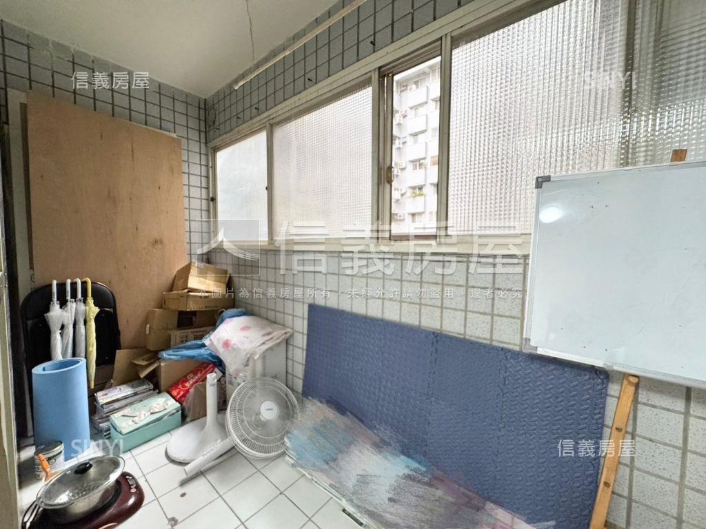 學區收租店面附車位房屋室內格局與周邊環境