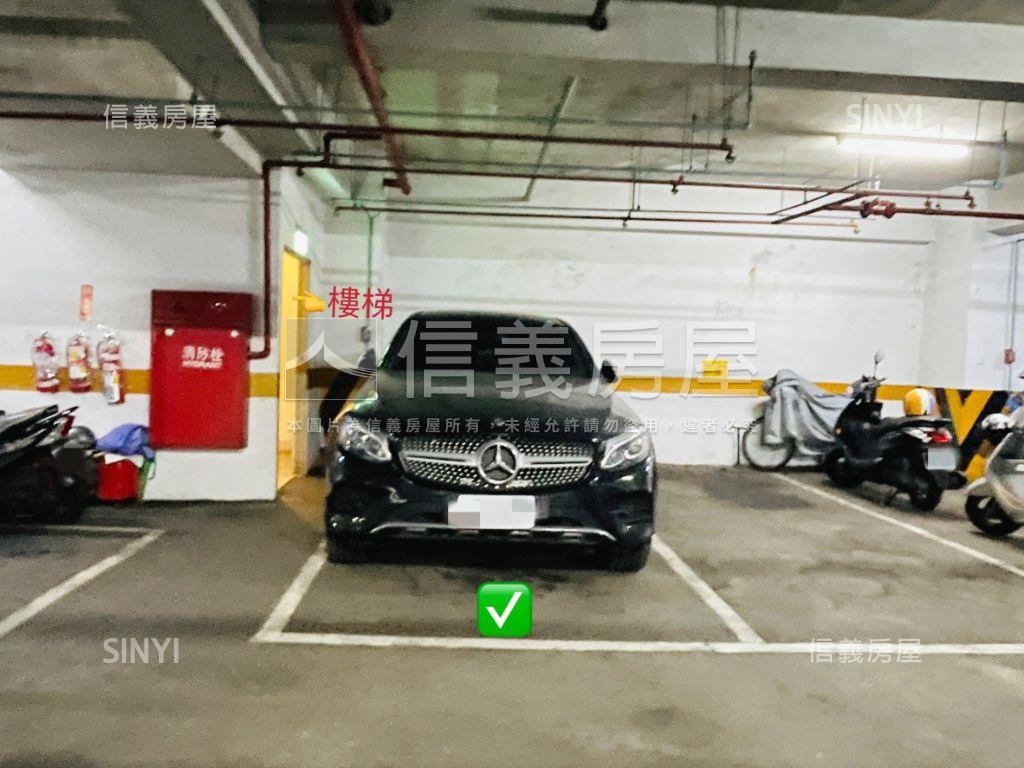 學區收租店面附車位房屋室內格局與周邊環境