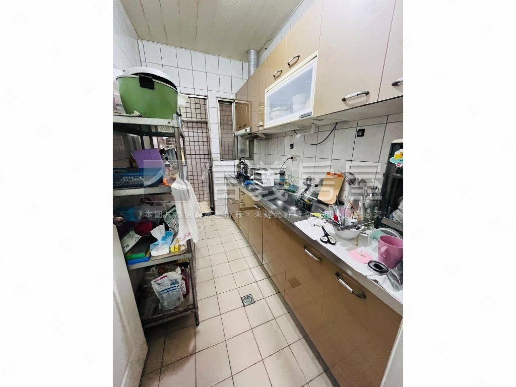 新店捷運站附近店鋪好停車房屋室內格局與周邊環境