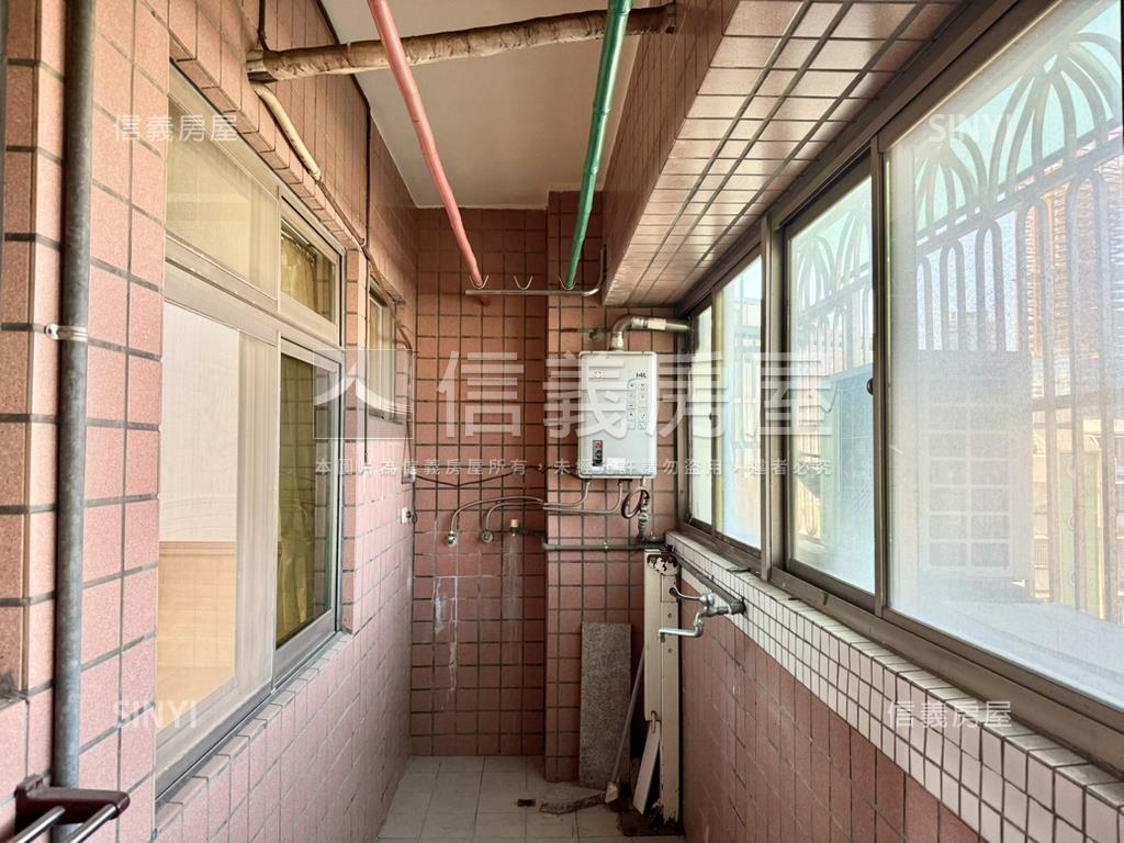 文化金都江翠捷運三房車位房屋室內格局與周邊環境