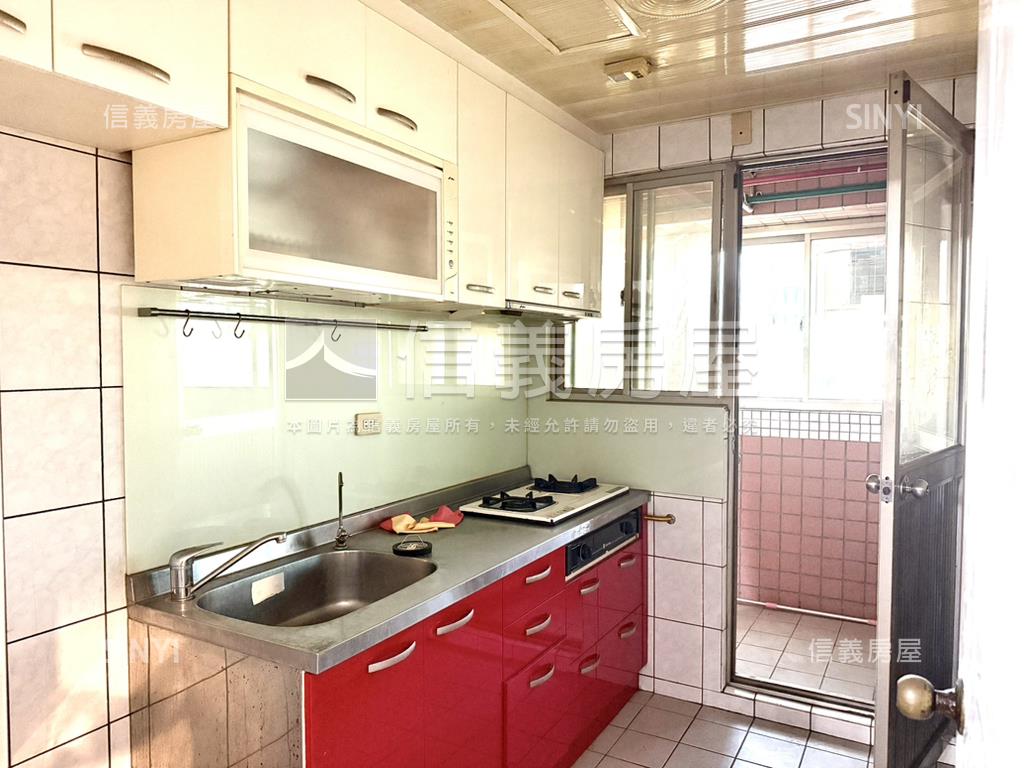 文化金都江翠捷運三房車位房屋室內格局與周邊環境