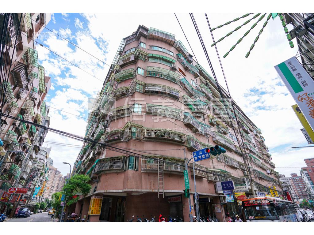 文化金都江翠捷運三房車位房屋室內格局與周邊環境