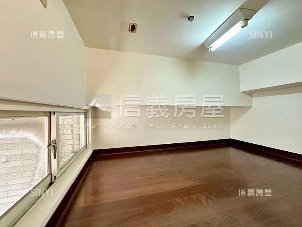 文心高第二房雙車位房屋室內格局與周邊環境
