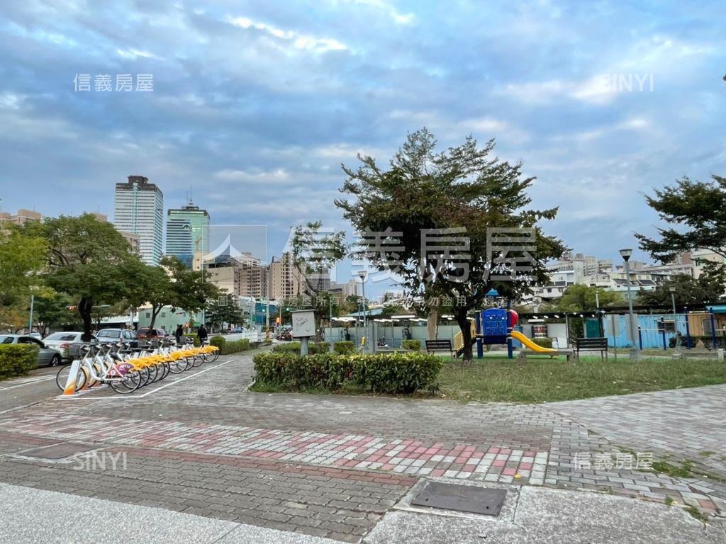 文心高第二房雙車位房屋室內格局與周邊環境