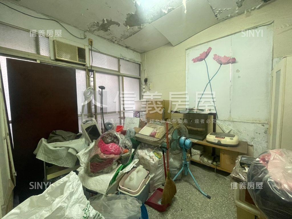 正１２期旁角間大地坪透天房屋室內格局與周邊環境