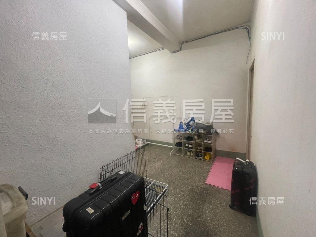 正１２期旁角間大地坪透天房屋室內格局與周邊環境