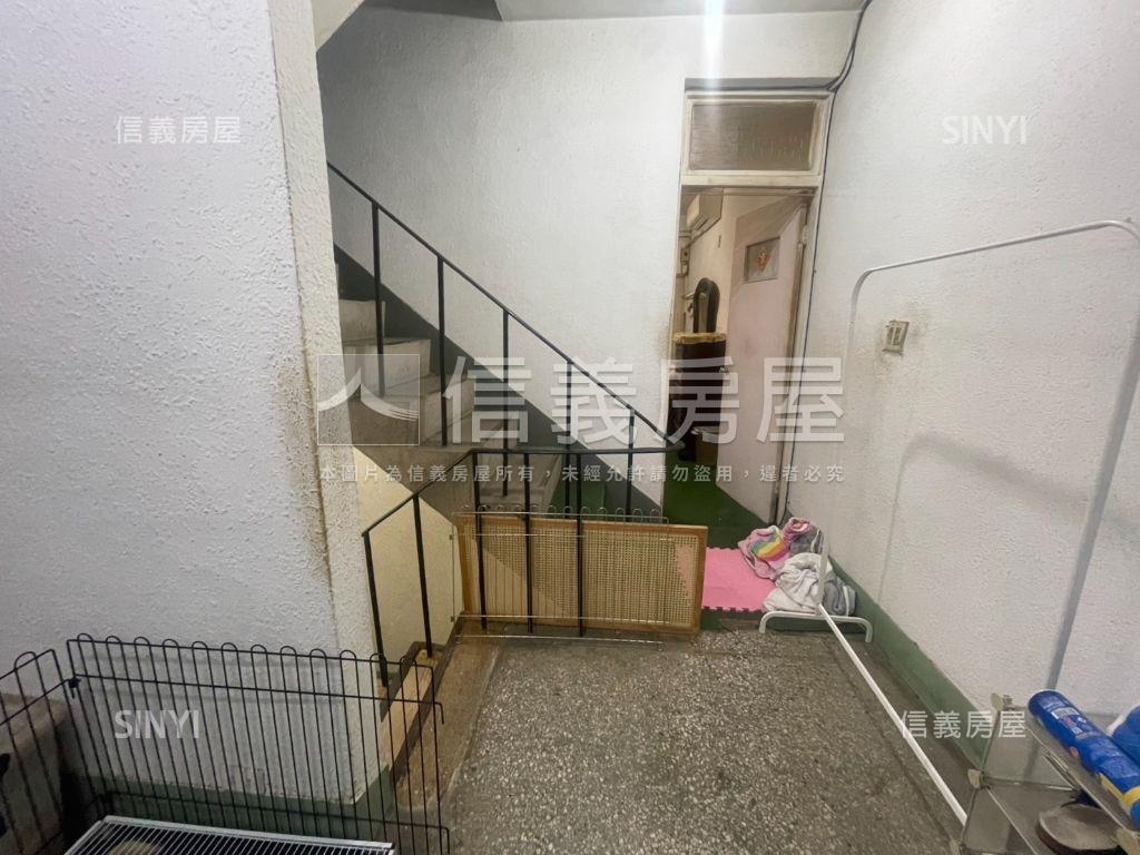 正１２期旁角間大地坪透天房屋室內格局與周邊環境