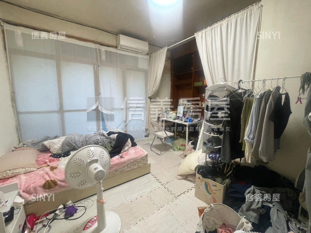 正１２期旁角間大地坪透天房屋室內格局與周邊環境