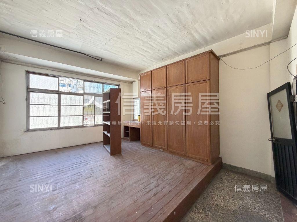 近火車站前◆臨路金透店房屋室內格局與周邊環境