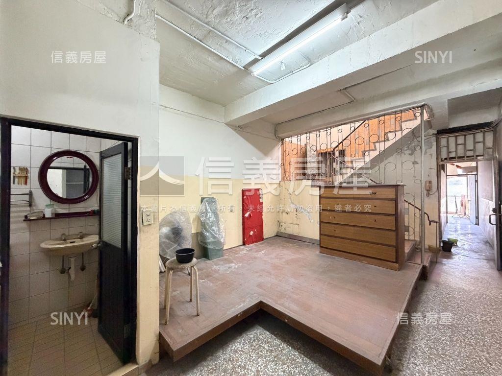 近火車站前◆臨路金透店房屋室內格局與周邊環境