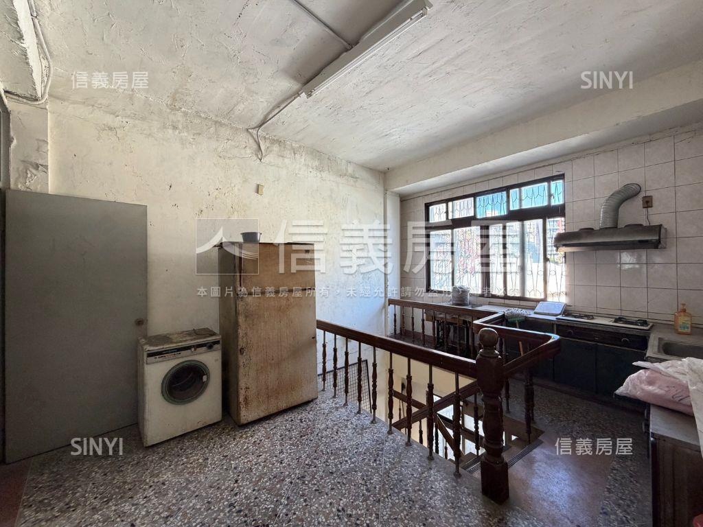 近火車站前◆臨路金透店房屋室內格局與周邊環境