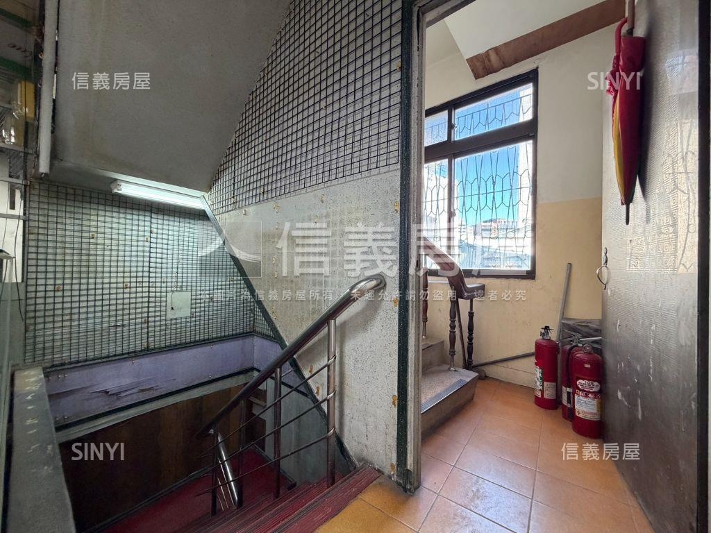 近火車站前◆臨路金透店房屋室內格局與周邊環境