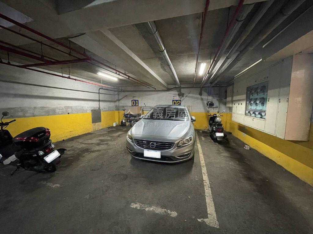 鳳凰清幽山景‧三房車位房屋室內格局與周邊環境