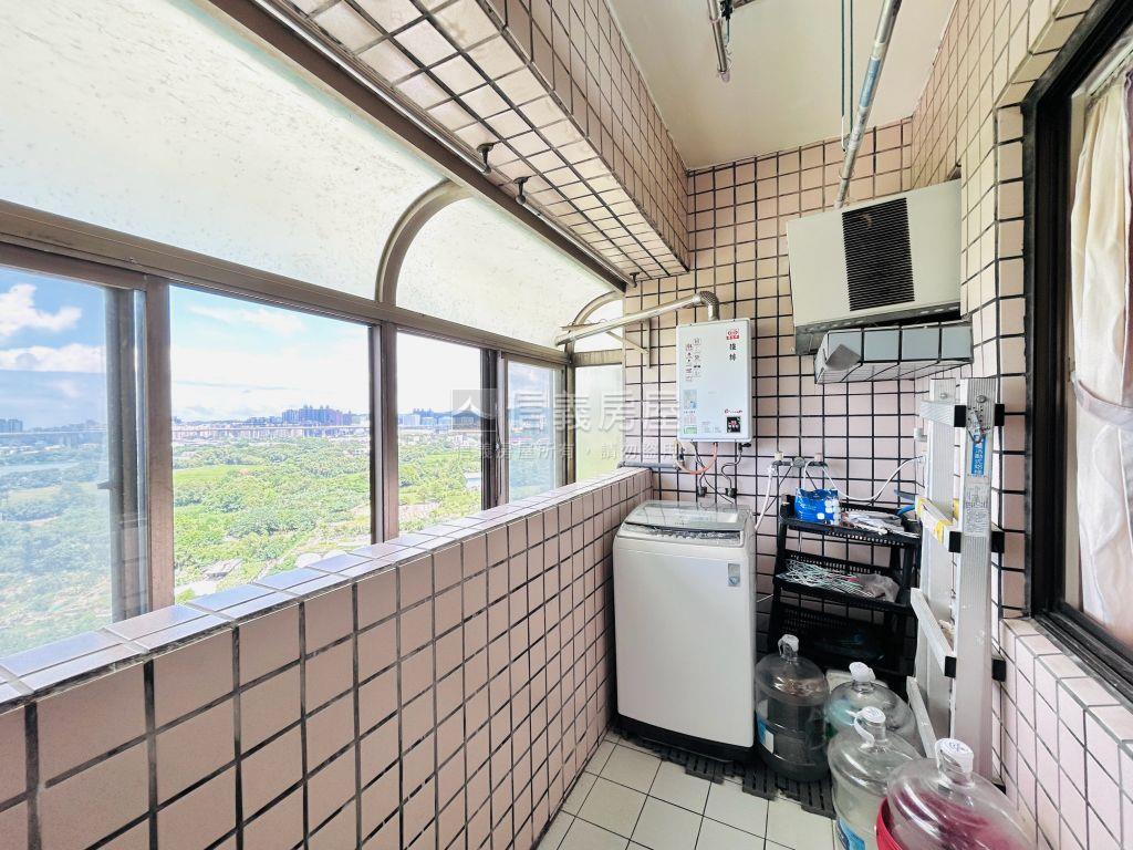 遠景{衛浴開窗}四房車位房屋室內格局與周邊環境