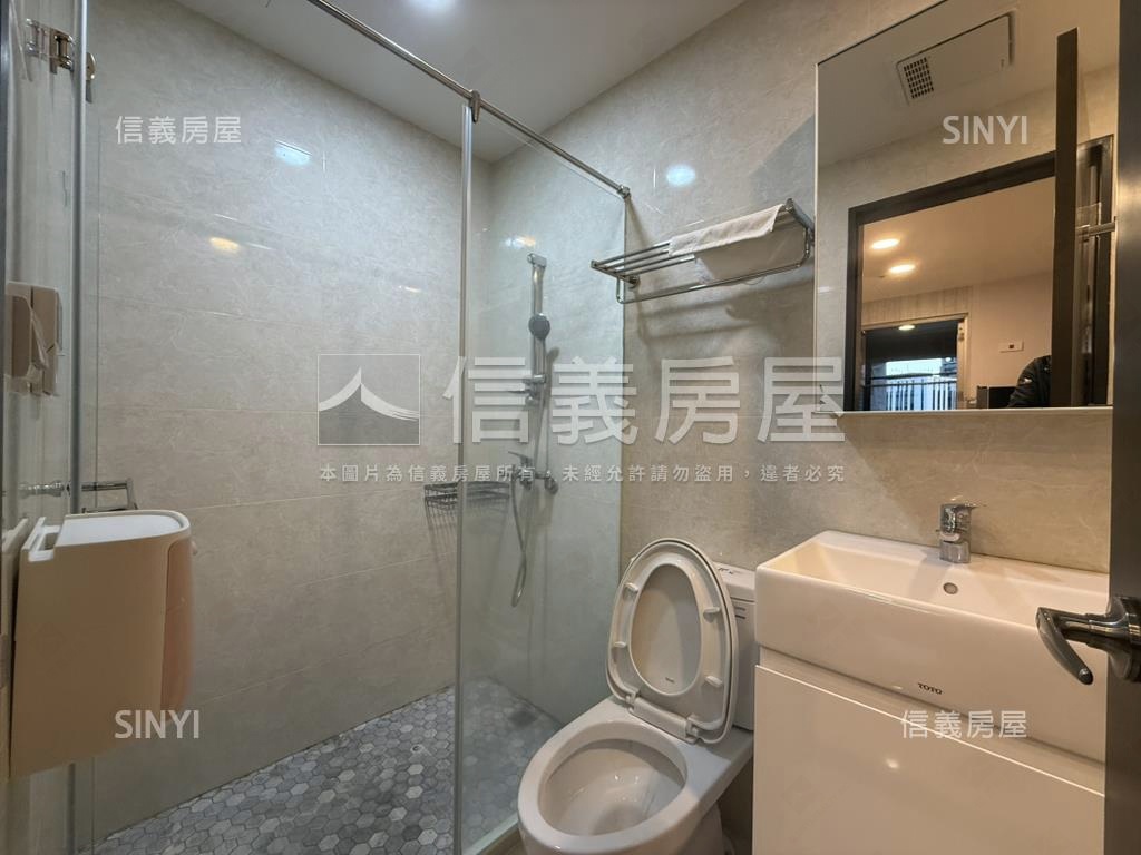 精美Ｗ皇翔御花園有附車位房屋室內格局與周邊環境