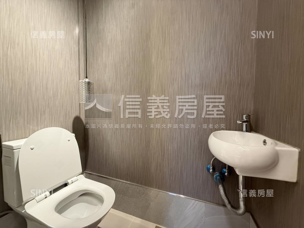 精美Ｗ皇翔御花園有附車位房屋室內格局與周邊環境