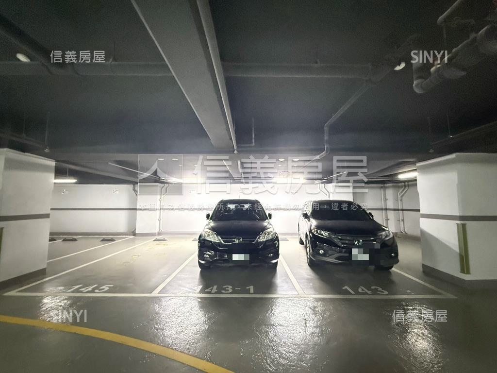 精美Ｗ皇翔御花園有附車位房屋室內格局與周邊環境