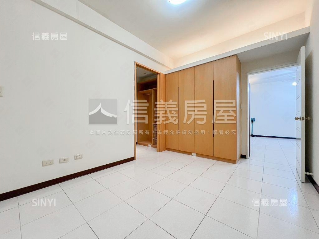 降價！公園皇家三房露臺戶房屋室內格局與周邊環境