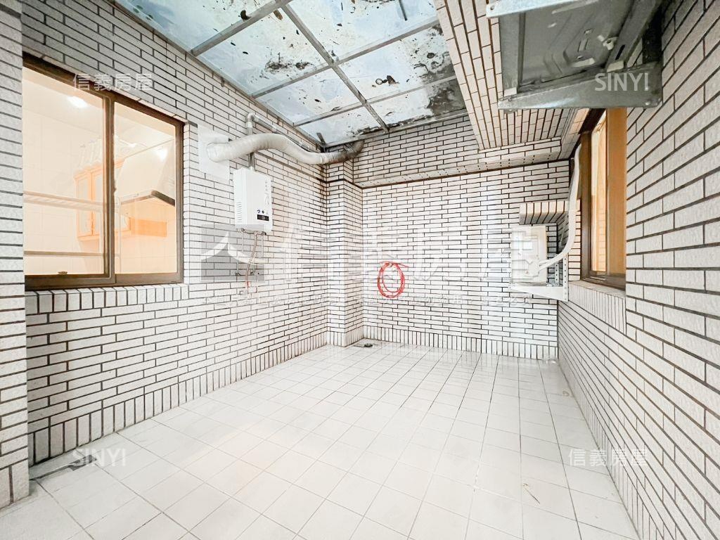降價！公園皇家三房露臺戶房屋室內格局與周邊環境