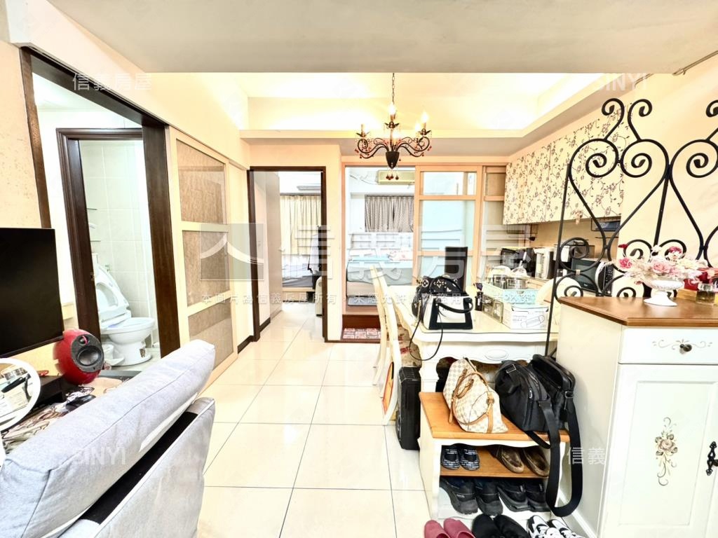 美麗歐洲小資兩房平面車位房屋室內格局與周邊環境