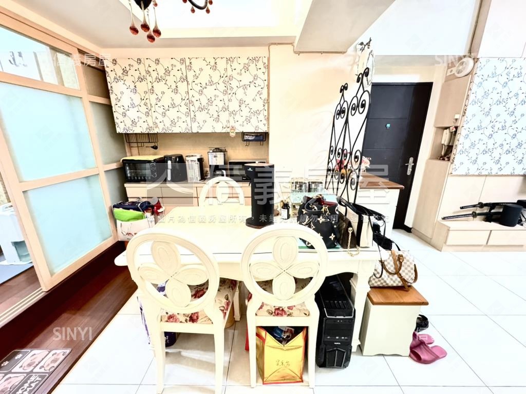 美麗歐洲小資兩房平面車位房屋室內格局與周邊環境