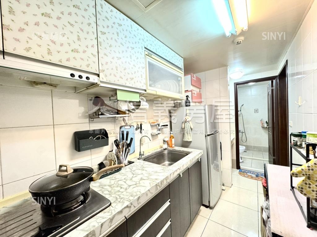 美麗歐洲小資兩房平面車位房屋室內格局與周邊環境