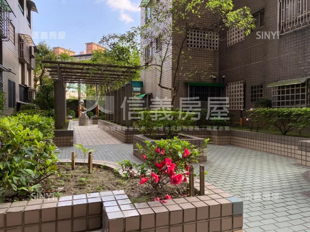 建成電梯漂亮三房房屋室內格局與周邊環境
