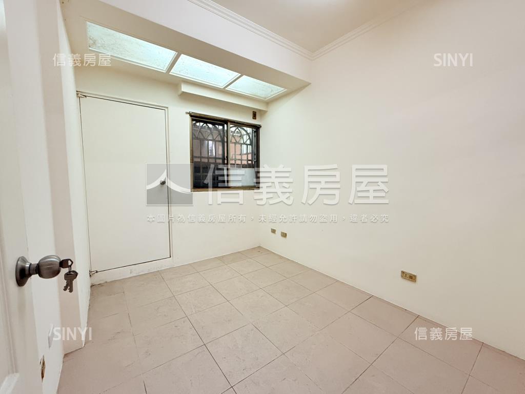 五甲商圈近燦坤美車墅房屋室內格局與周邊環境