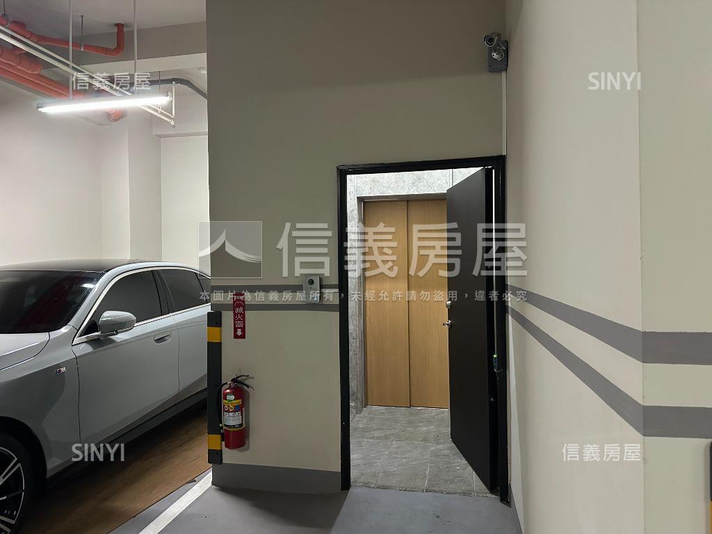 稀有電梯透天雙平車！房屋室內格局與周邊環境