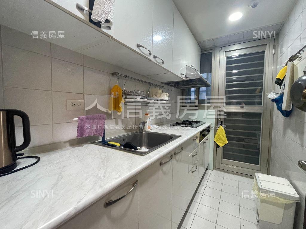 六福路美裝潢三房車位房屋室內格局與周邊環境