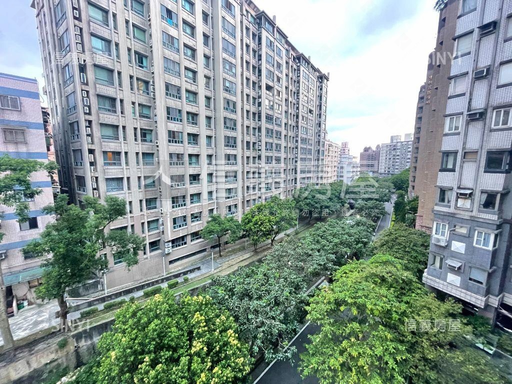 六福路美裝潢三房車位房屋室內格局與周邊環境