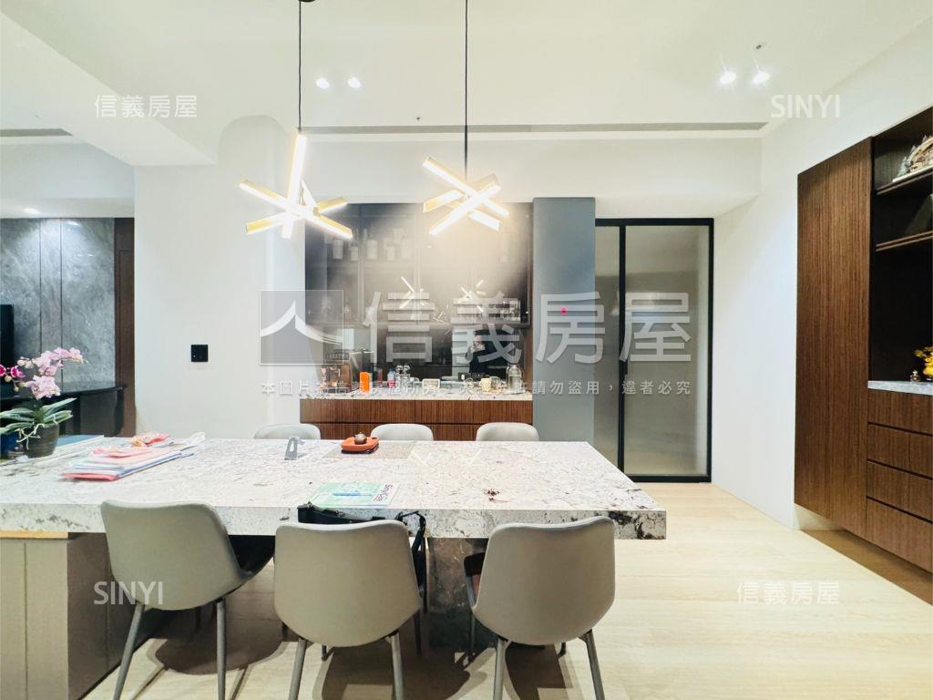 群光之星高品裝潢４房車位房屋室內格局與周邊環境