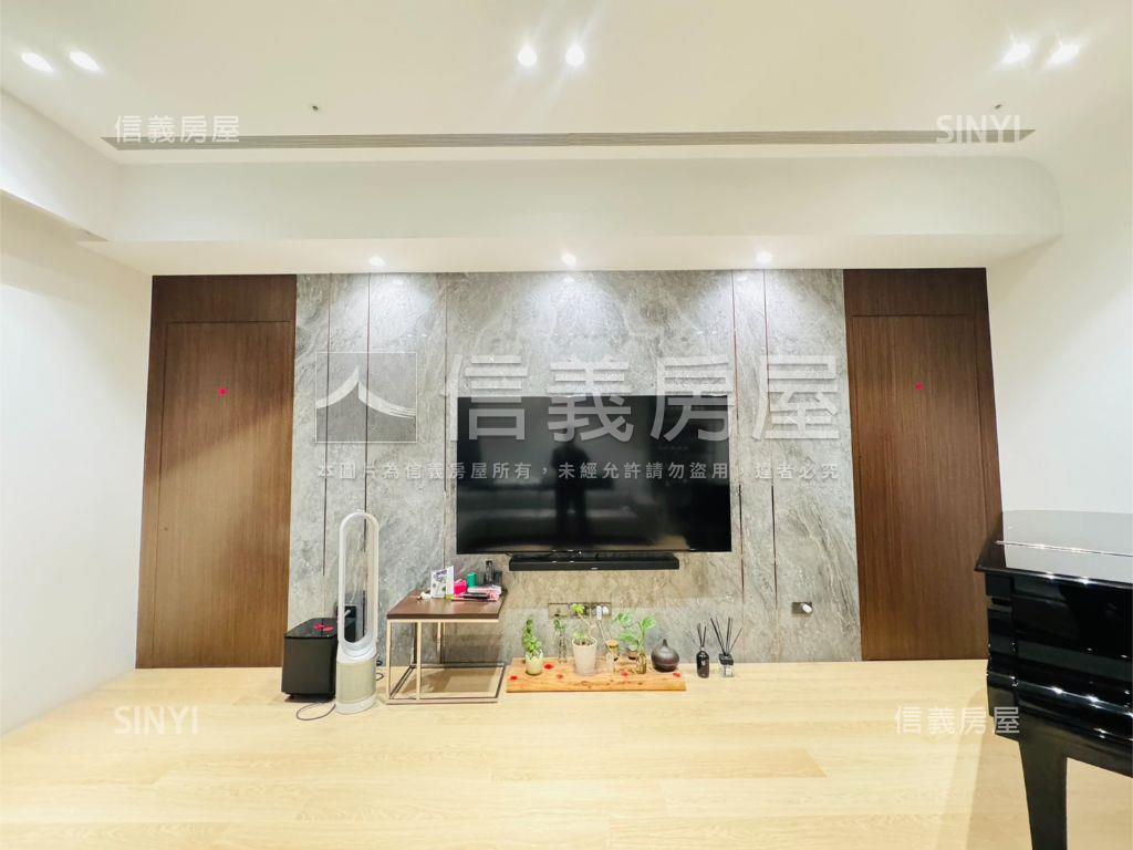 群光之星高品裝潢４房車位房屋室內格局與周邊環境