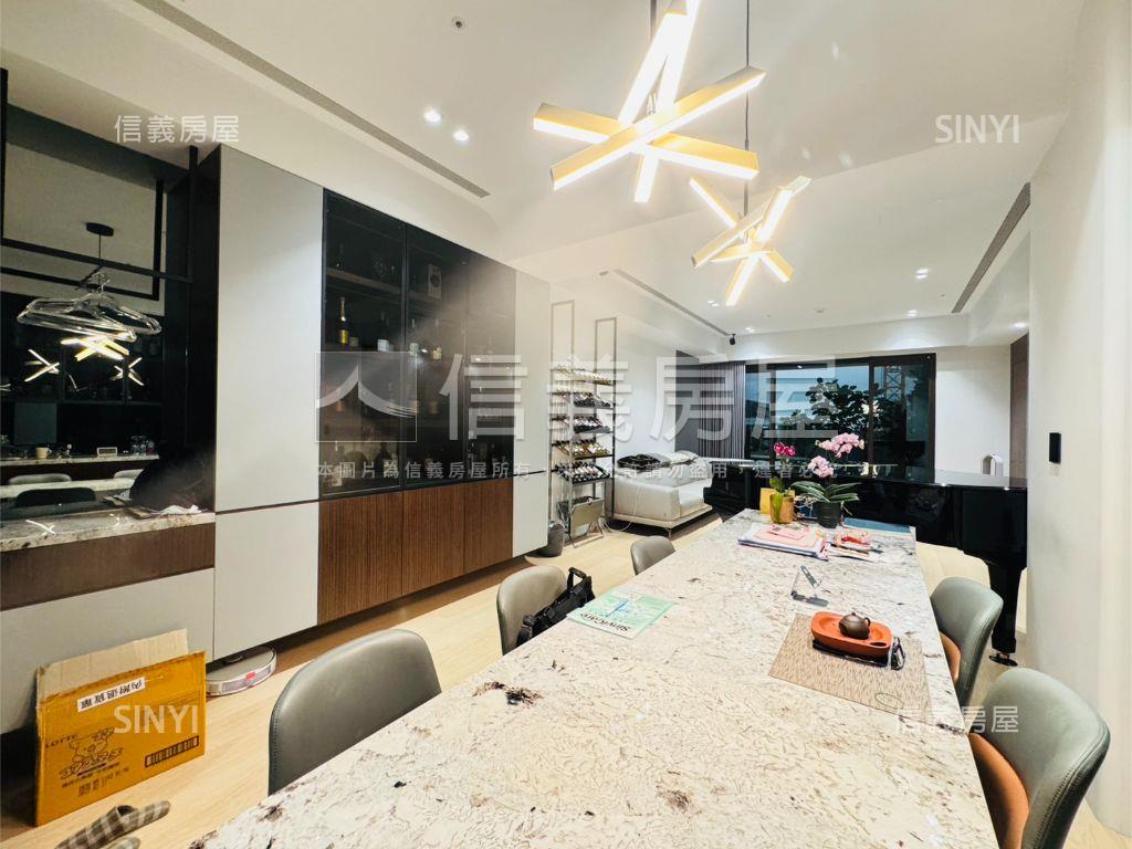 群光之星高品裝潢４房車位房屋室內格局與周邊環境