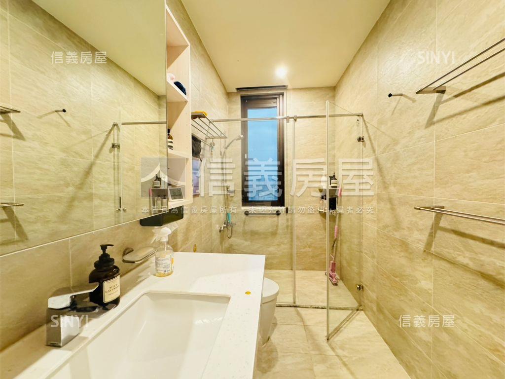 群光之星高品裝潢４房車位房屋室內格局與周邊環境