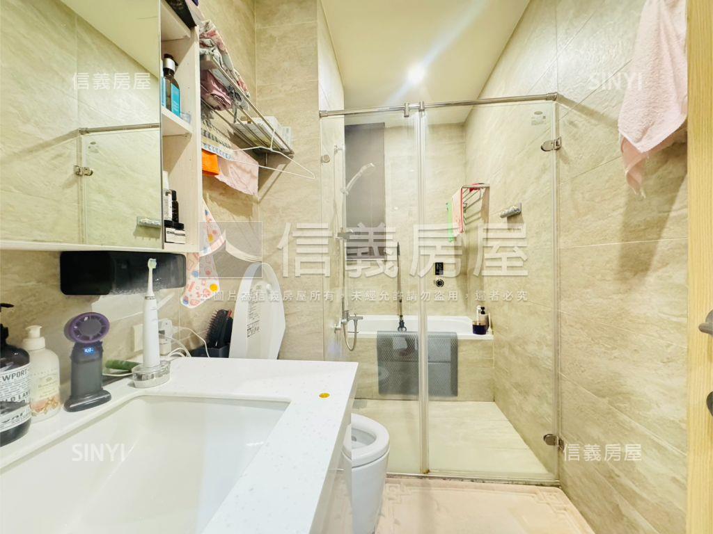 群光之星高品裝潢４房車位房屋室內格局與周邊環境