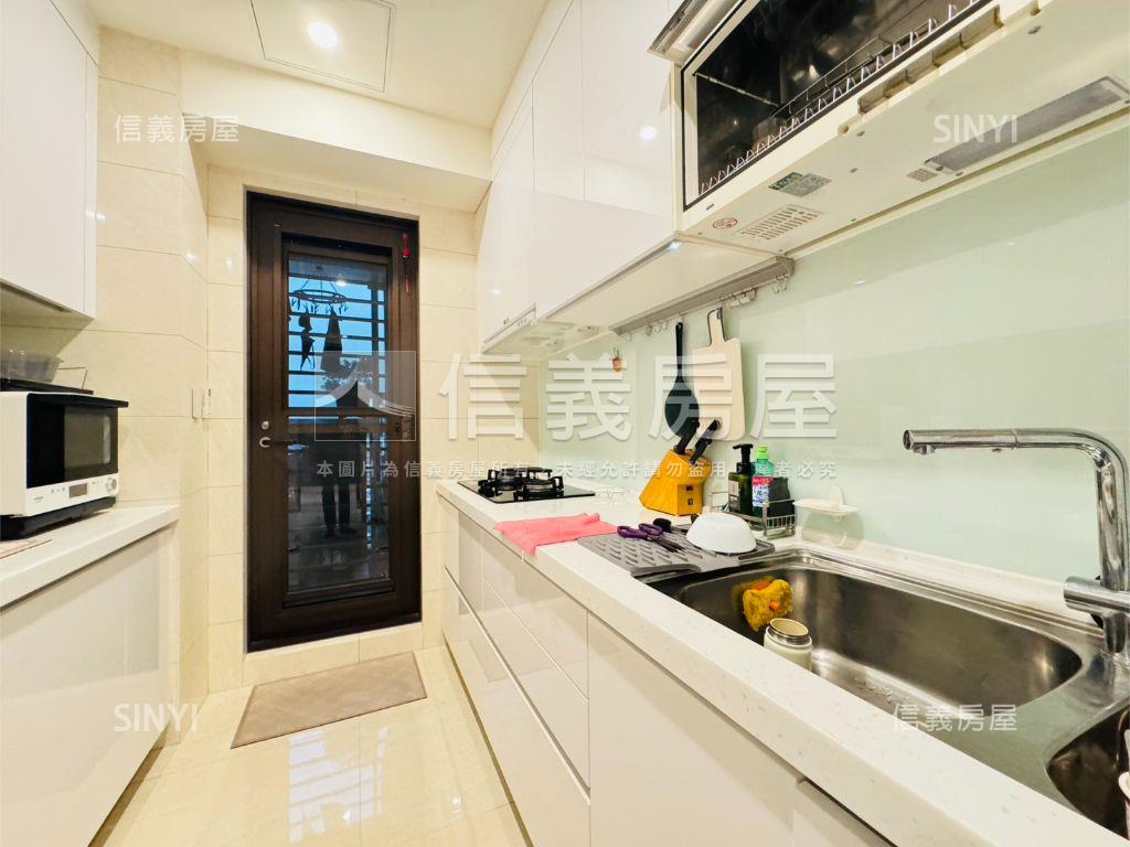 群光之星高品裝潢４房車位房屋室內格局與周邊環境