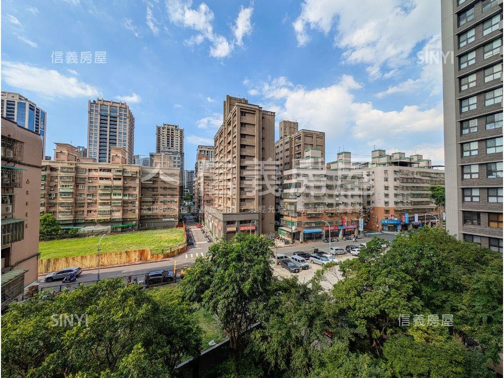 榮馥大院邊間電梯兩房房屋室內格局與周邊環境