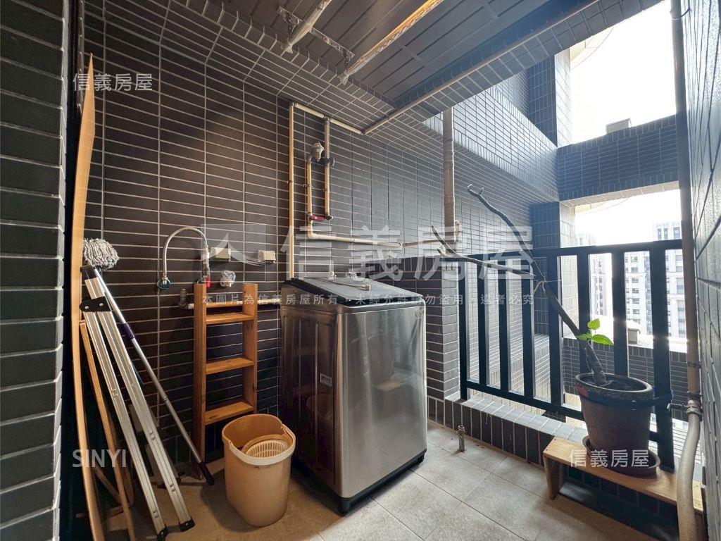 岳泰峰碩２２樓山水畫房屋室內格局與周邊環境